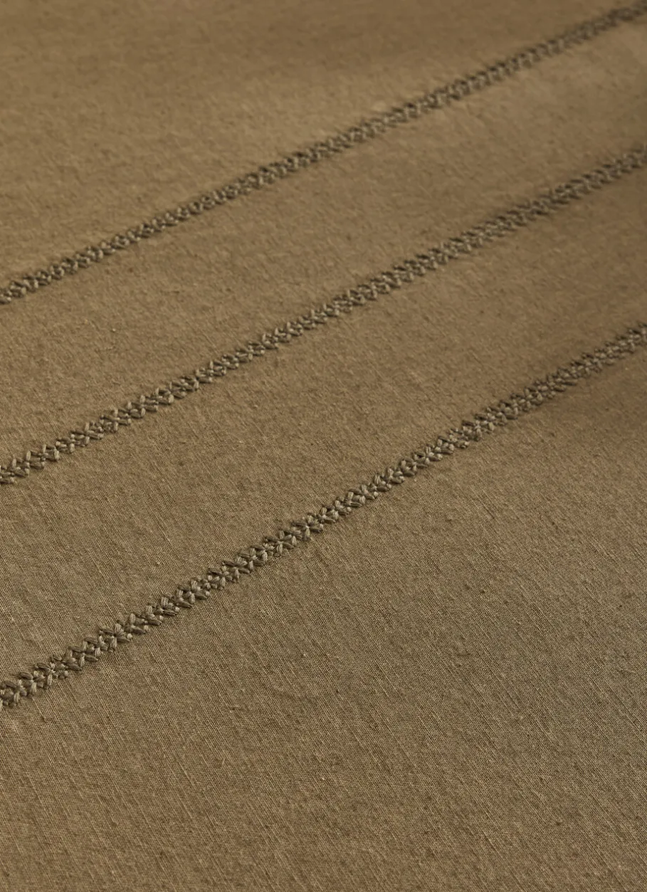 Bouchara Nappe^NAPPE BRODÉE AU CENTRE AVEC POINT TON SUR TON